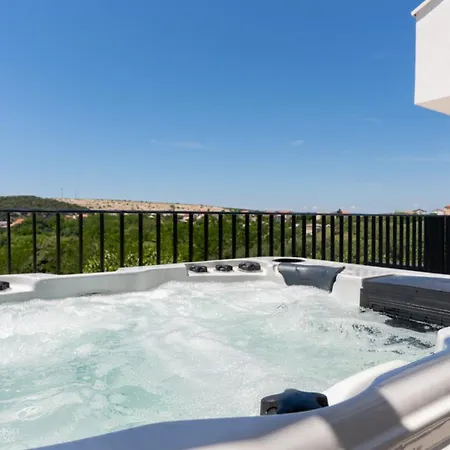 Lucija Loparia Pool&welness By Guide *